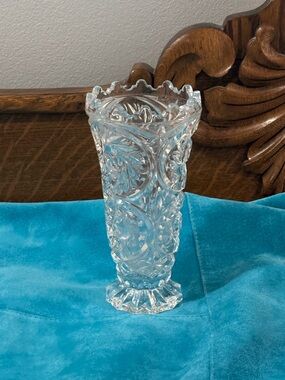 Clear Cut Crystal Sawtooth Decorative Vase